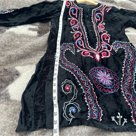 Vintage 1960s embroidered velvet bell sleeve mini dress - Picture 7 of 9